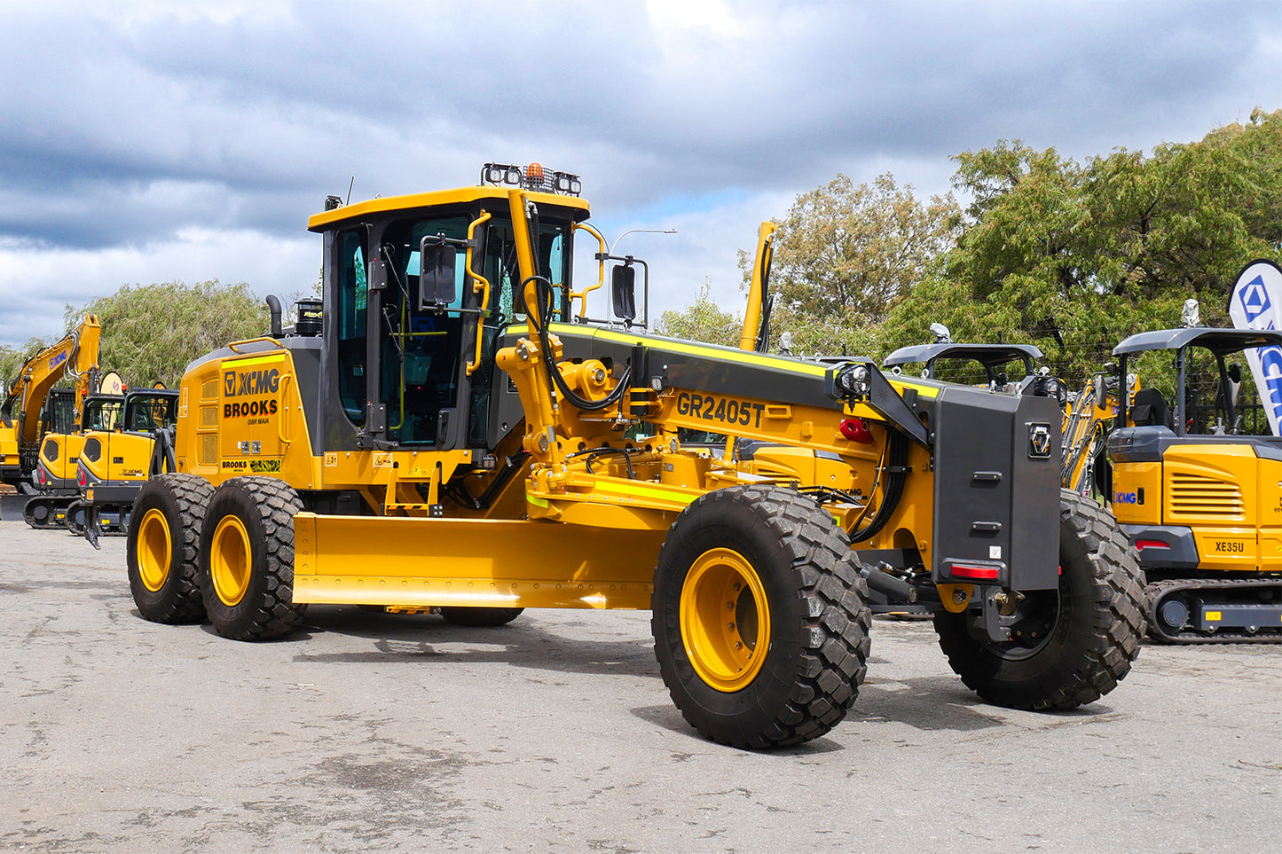 12' Graders For Hire